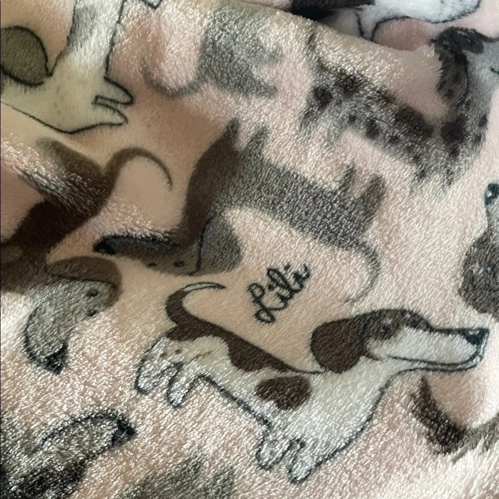 Dachshund Decorative Lili Chin Throw blanket- Pink & Gray - Picture 3 of 8